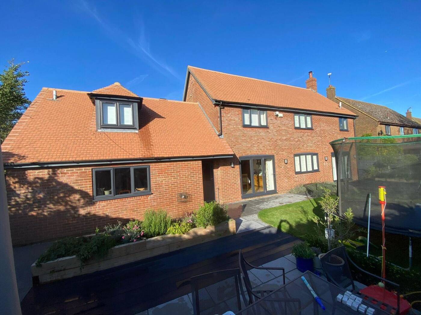 Sparkling clean windows after professional pure water cleaning