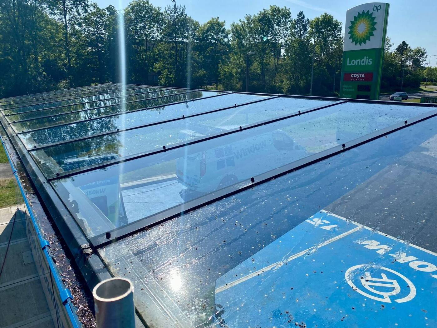 Spotless solar panels after professional pure water cleaning for maximum energy efficiency